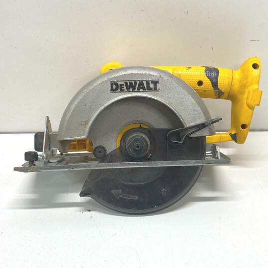 Dewalt 18V Circular Saw, Sawzall & Flashlight w/ 3 Batteries, 2 Chargers & Case image number 2