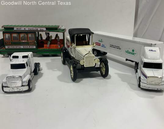 Lot Of Model Die Casr Trucks image number 3