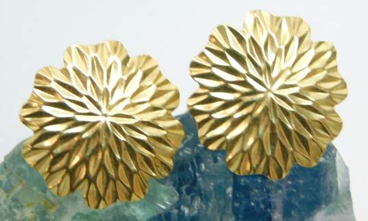 14K Gold Etched Flower Shape Post Earrings 1.3g image number 3