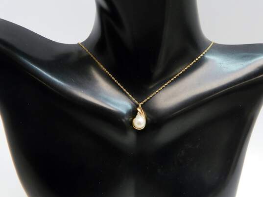 10K Yellow Gold Pearl Diamond Accent Pendant Necklace 1.5g image number 1