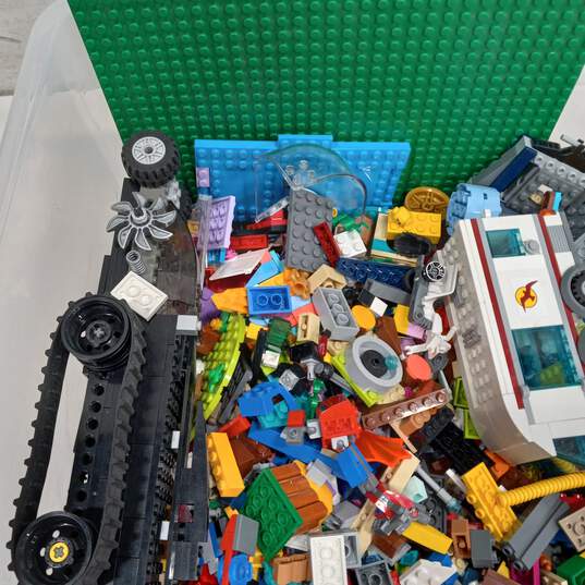 8lbs Lot of Assorted Lego Building Blocks image number 1