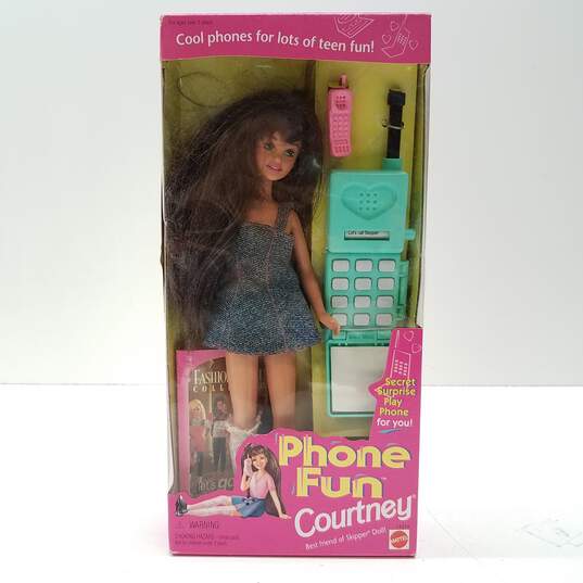 getuigenis Terzijde doorboren Buy the Barbie Phone Fun Courtney Doll | GoodwillFinds