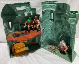 1981 Castle Greyskull & 3 Motu Action Figures