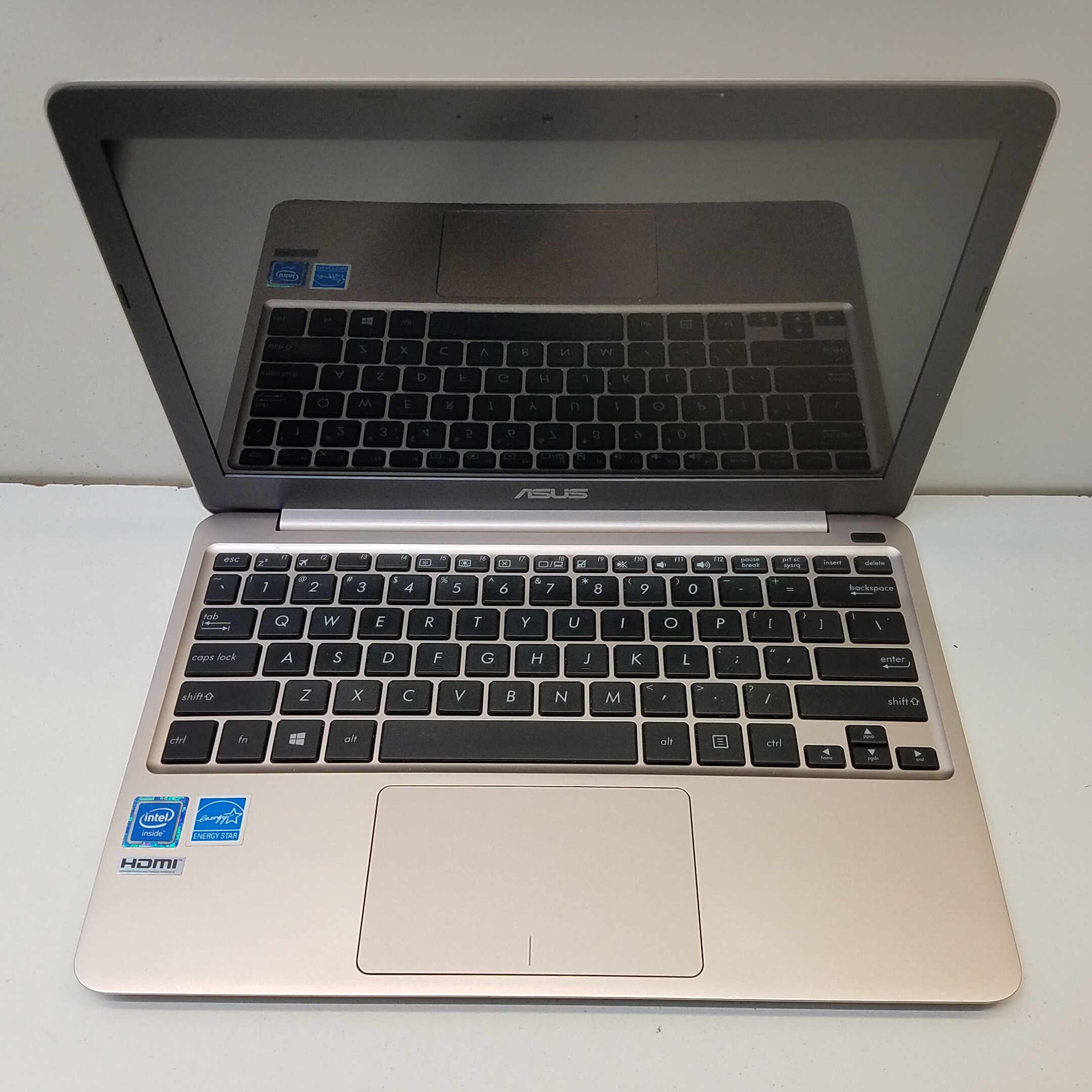 ASUS Notebook-E Series E200 11.6-in PC Windows 10