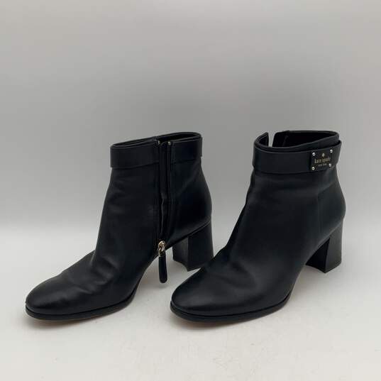Womens Black Leather Almond Toe Side Zip Block Heel Ankle Boots Size 9.5 image number 2