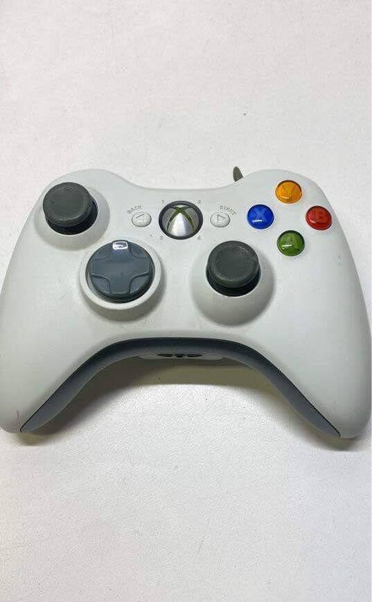 Microsoft Xbox 360 controller - Lot of 2, white image number 2