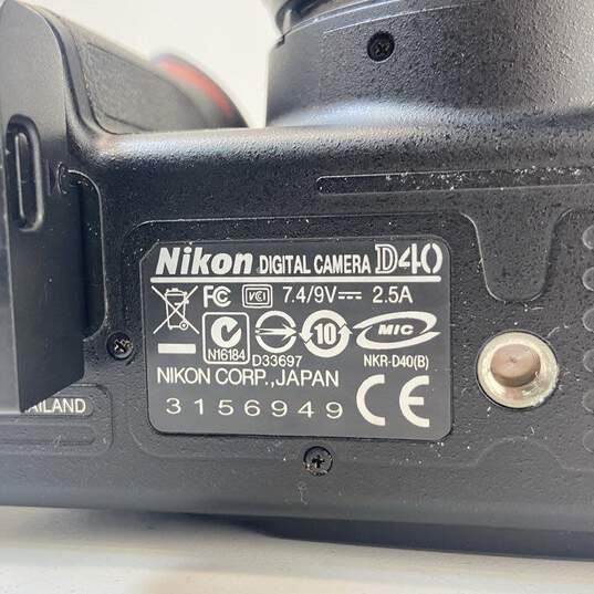 Nikon D40 6.1MP Digital SLR Camera with 18-55mm Lens image number 4