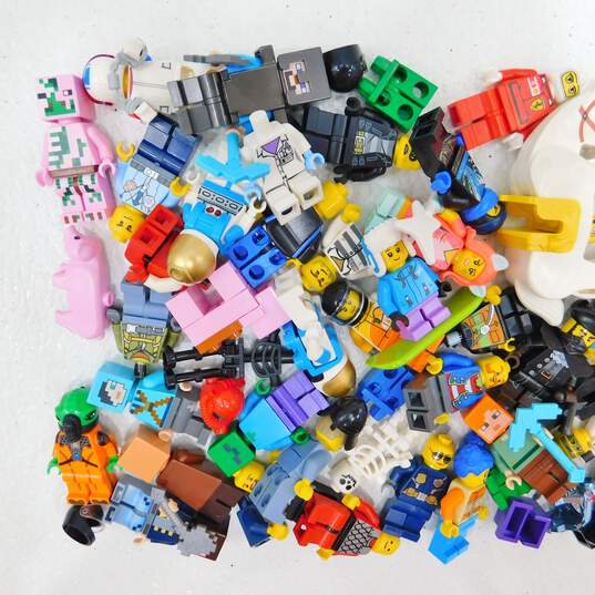 8.3 oz. LEGO Miscellaneous Minifigures Bulk Lot image number 2