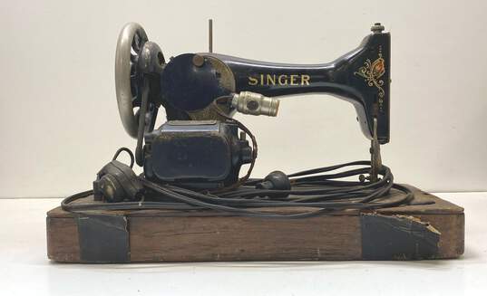 Vintage The Singer Manufacturing Co. Sewing Machine 2160236 image number 1