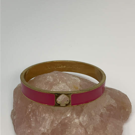 Designer Kate Spade Gold-Tone Pink Enamel Round Hinged Bangle Bracelet image number 1