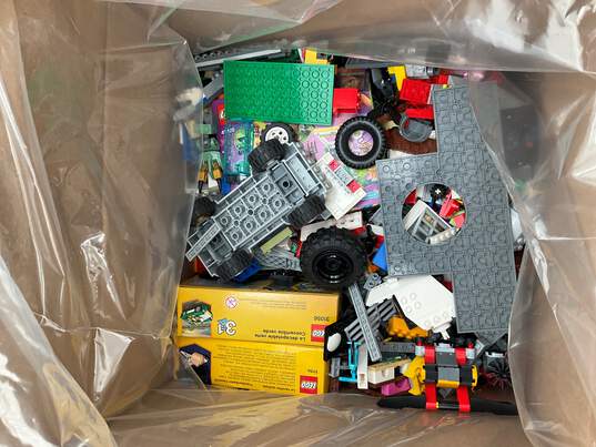 10.4 Lbs. Mixed Lego Bulk Box image number 2