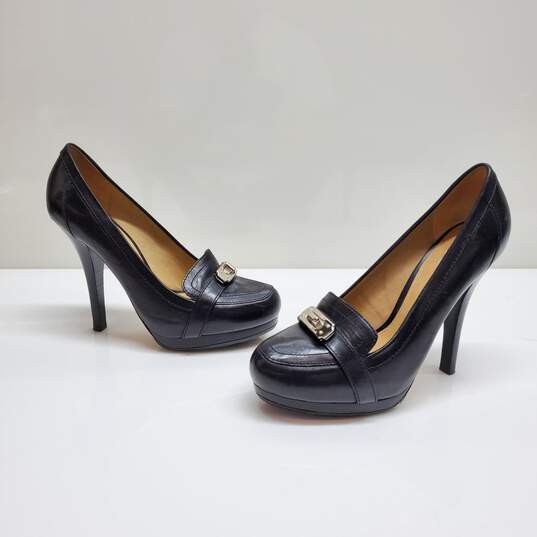 AUTHENTICATED WMNS COACH BLACK LEATHER TURNLOCK PUMPS SIZE 6 image number 1
