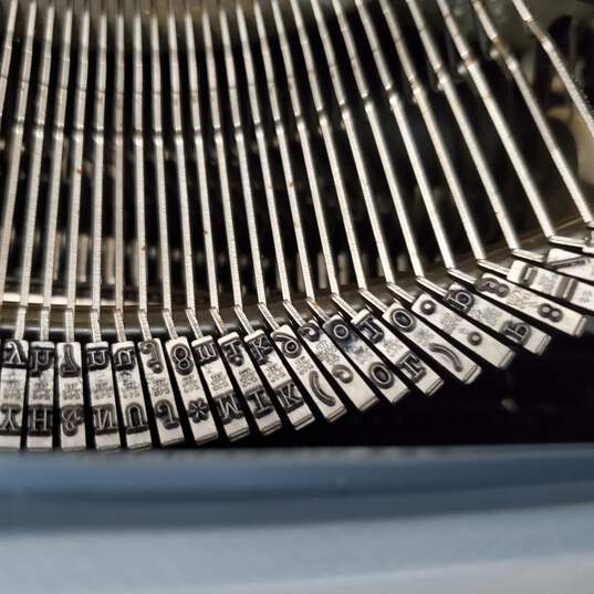 Litton Royal Centurion Award Series Electric Typewriter - Parts/Repair image number 6