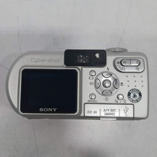 Sony CyberShot 3.2MP Digital Camera W/ Camera Bag image number 4
