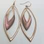 Alexis Bittar Gold Tone Lucite Hand Painted Center Dangle Earrings 9.3g image number 2