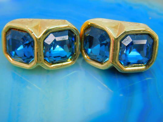 Vintage DS Co Daniel Swarovski Blue Crystal Gold Tone Clip-On Earrings 12.4g image number 3
