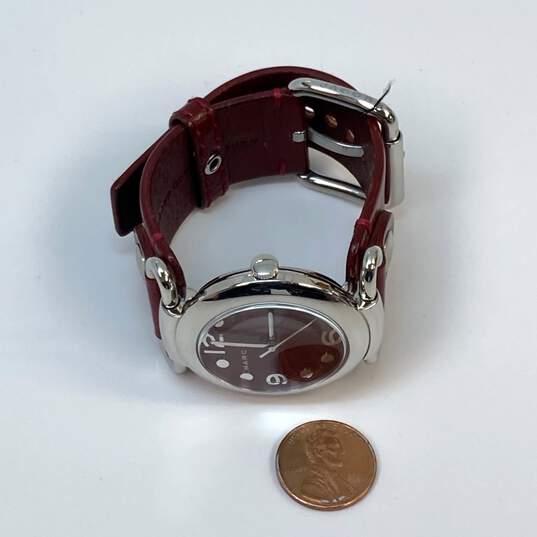 Designer Marc By Marc Jacobs Red Leather Strap Round Analog Quartz Wristwatch image number 3