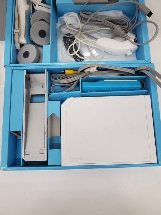 Nintendo Wii Console Untested pre-owned image number 5