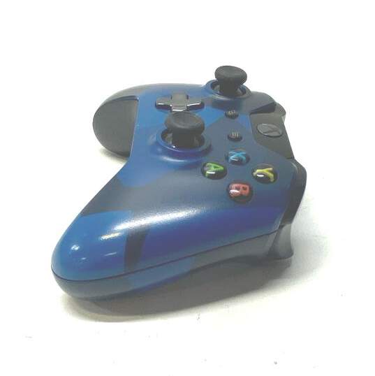 Microsoft Xbox One Wireless Controller - Midnight Forces Limited Edition image number 3