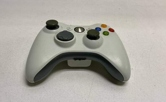Microsoft Xbox 360 controllers - Lot of 2, white image number 5