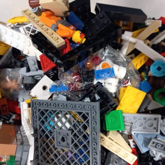 8.5lbs Lot of Assorted Lego Building Bricks image number 4