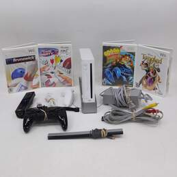 Nintendo Wii Console Bundle w/ Games