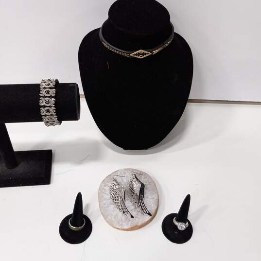 Black & Silver Tones Fashion Costume Jewelry Assorted 5pc Lot image number 1