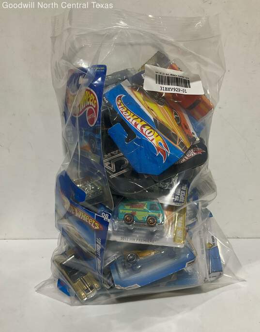 Lot Of 23 Hot Wheels Diecast Cars image number 1