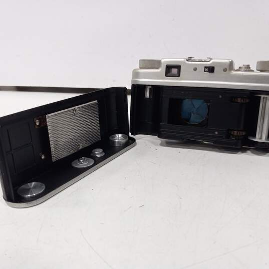 Pair of Argus C-4 & Nikon N80 SLR Film Cameras image number 5