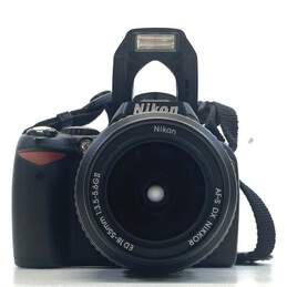 Nikon D40 6.1MP Digital SLR Camera with 18-55mm Lens alternative image