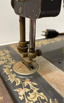 Vintage Ideal Electric Sewing Machine T NO 3 alternative image
