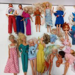 Lot of Assorted Vintage Mattel Barbie Dolls & Accessories alternative image