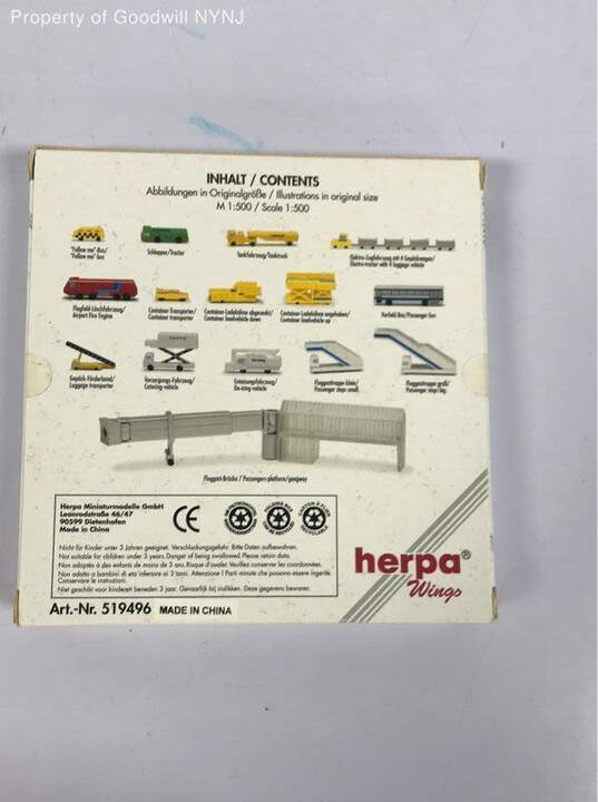 Herpa 1/500 Airport Accessories Set - 19 Parts w Jet Bridge & Service Vehicles image number 2