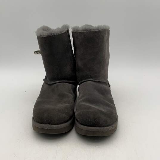 UGG Womens Bailey Bow Gray Suede Round Toe Ankle Winter Boots Size 8 image number 3
