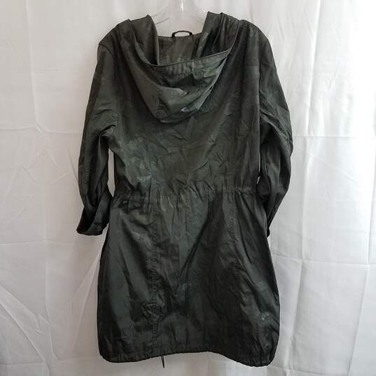 BCBGeneration Women's Hooded Faux-Leather Trim Anorak Rain Jacket Camo Size L image number 2