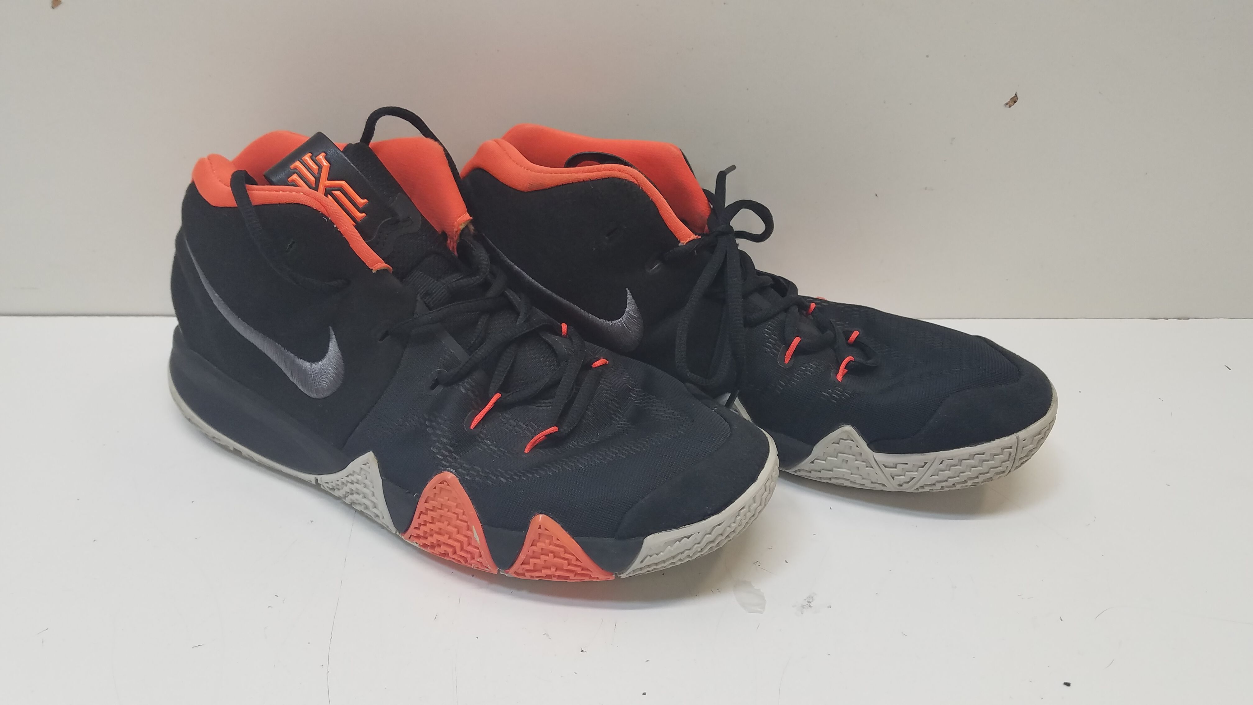 Buy the Nike Kyrie 4 EP 41 for the Ages / Size 11 | GoodwillFinds