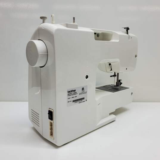 Brother Sewing and Mending Machine Model LX2500 image number 6