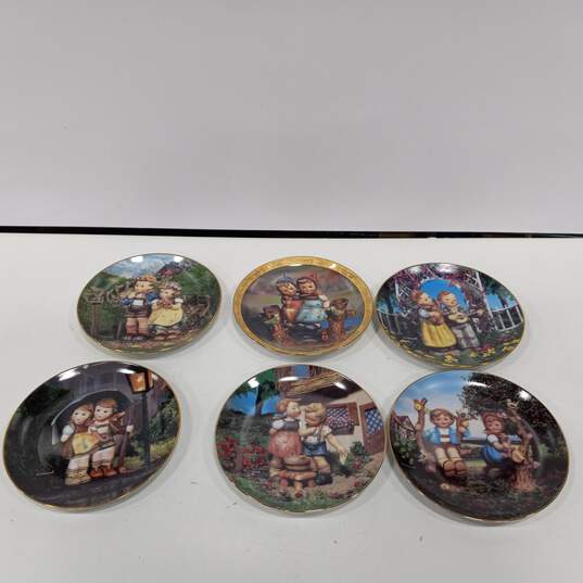 Bundle of 6 Decorative Hummel Plates image number 1
