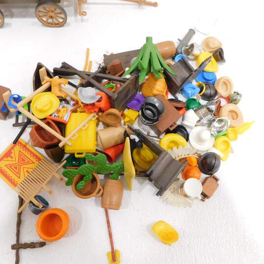 Lot of 70s 80s 90s Playmobil Pirates Cowboys Knights Soldiers Accessories image number 5