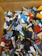 9.5lb Bulk of Assorted Lego Bricks, Pieces and Blocks image number 2