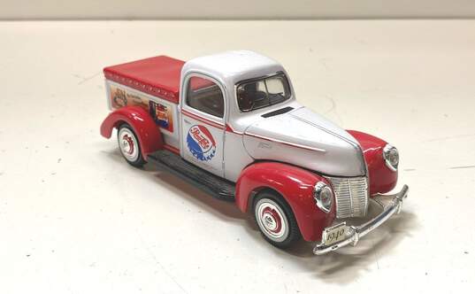 Golden Wheel Pepsi Ford 40 Vintage Style Die Cast Collectable Truck image number 1