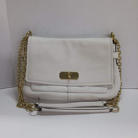 Authenticated Women's Coach Signature Chelsea Gold Chain Crossbody Bag image number 2