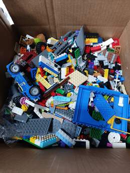 9 lbs of Assorted Lego Pieces