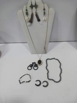 7 Pieces Of Assorted Black Costume Jewelry