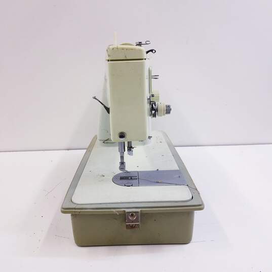 Vintage Singer Stylist Model 413 Zig Zag Sewing Machine image number 3
