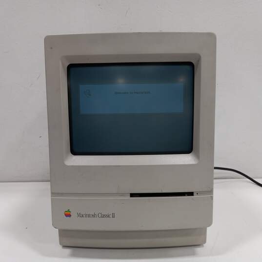 APPLE MACINTOSH CLASSIC II Computer image number 1