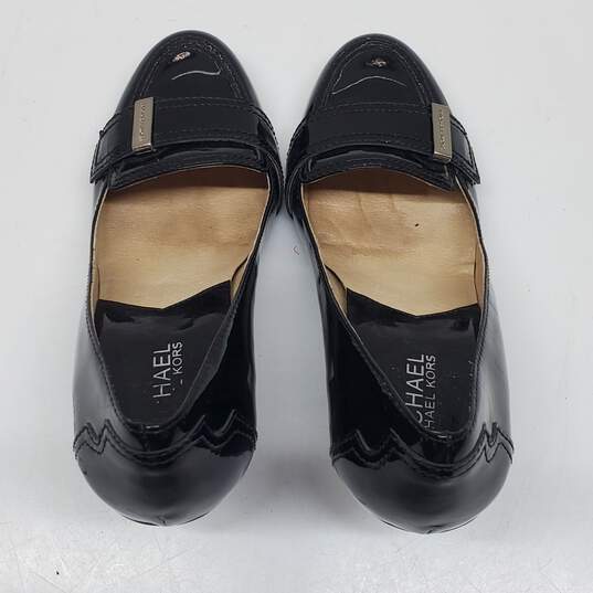 Michael Kors Black Patent Leather Heels Size 6M image number 5