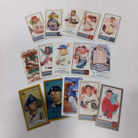 Lot of Assorted Collectable Sports Cards image number 7