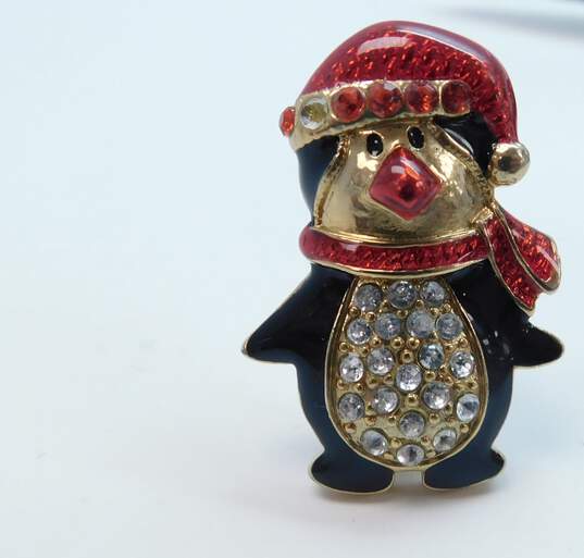 VNTG/MOD Icy Rhinestone Enamel Snowman & Penguin Brooches 108g image number 2