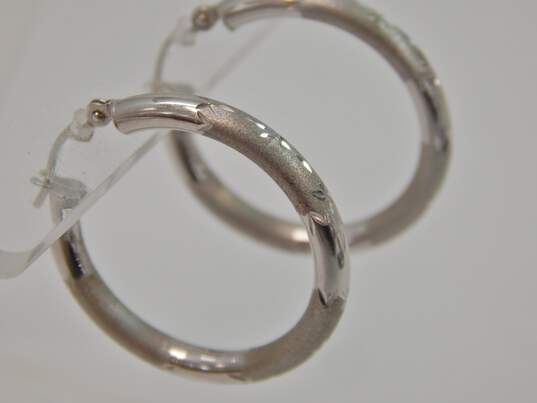 14k White Gold Etched Satin Finish Hoop Earrings 1.9g image number 3